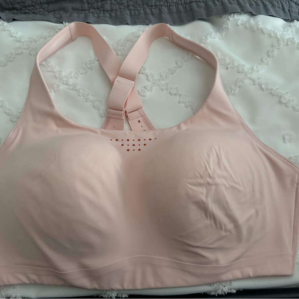 NWOT 38 D Athleta Sports Bra in Light Pink.